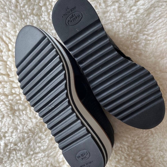 Wellfeat Black Leather Loafers Like New - Picture 4 of 5